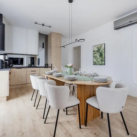 Penthouse With View And Parking For Two Lägenhet