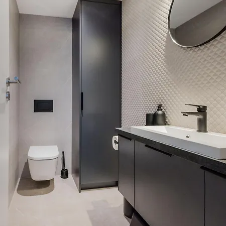 Penthouse With View And Parking For Two Budapeşte