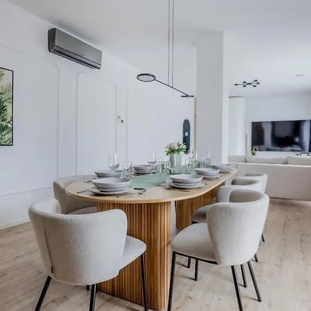 Penthouse With View And Parking For Two * Budapeşte