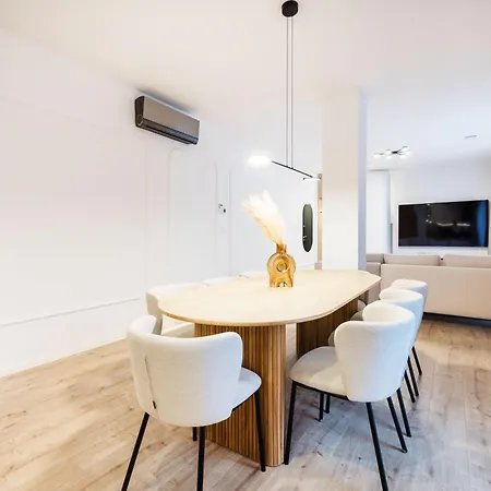 Penthouse With View And Parking For Two * Budapest
