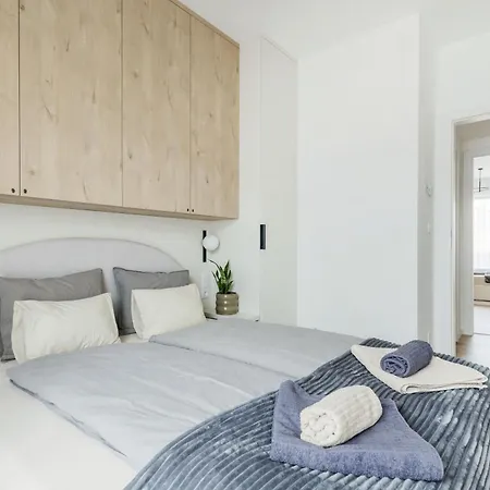 Penthouse With View And Parking For Two