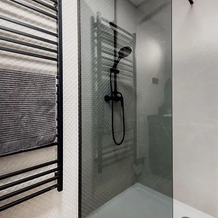 Penthouse With View And Parking For Two Apartman
