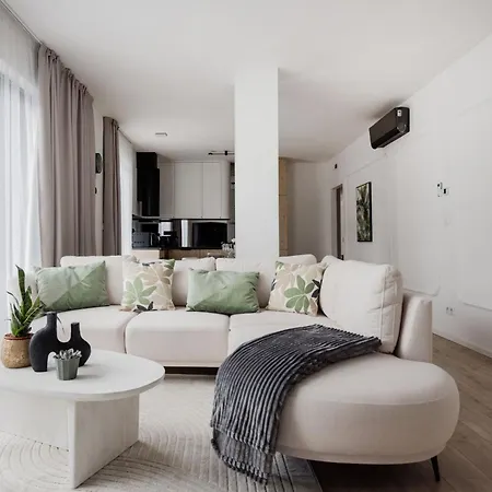 Penthouse With View And Parking For Two * Budapest