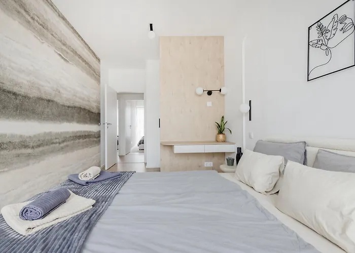 Penthouse With View And Parking For Two *