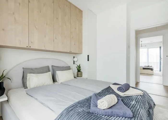 Penthouse With View And Parking For Two